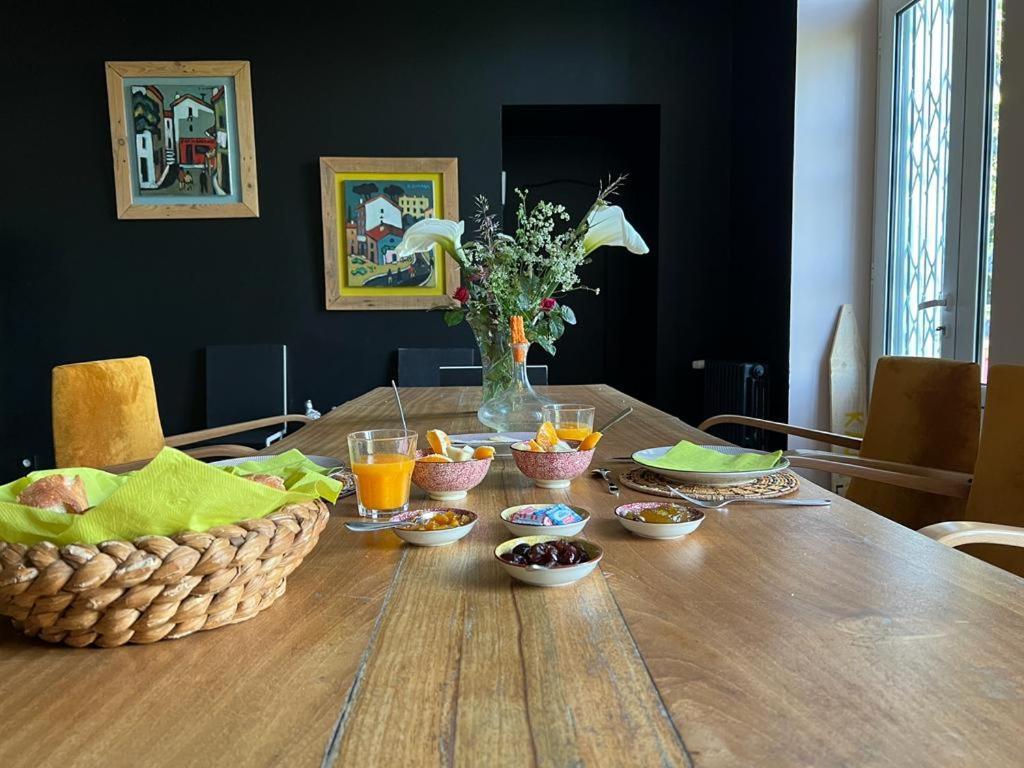 Chambre D'Hote Pres Bordeaux Au Chateau Camponac Bourg-sur-Gironde Luaran gambar